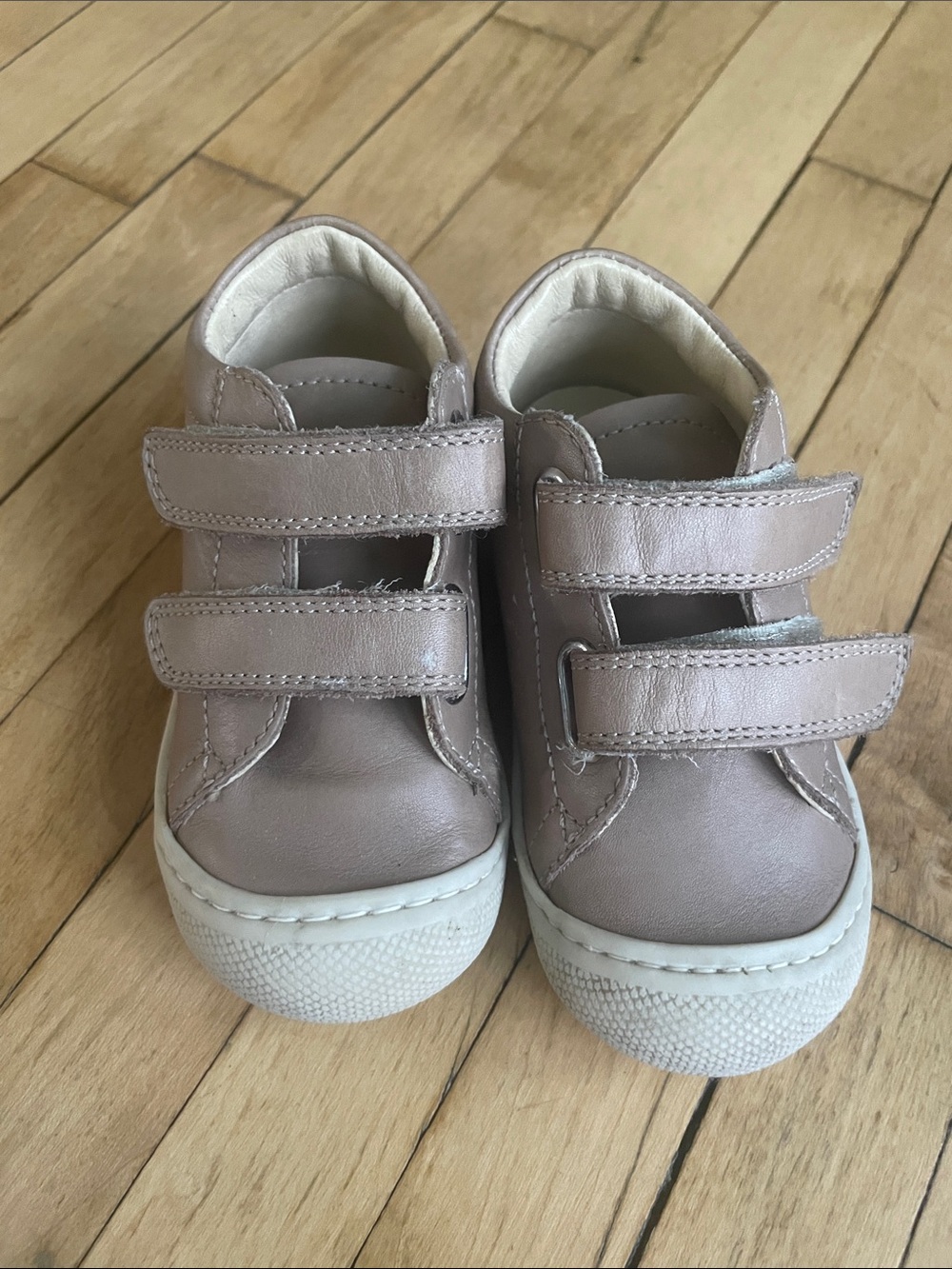 Naturino Taupe first baby shoes in leather. Gently worn. Size 21